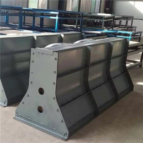 1607905970292086.jpg 隔離墩模具