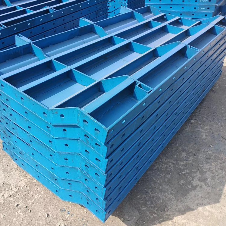 1637369902564602.jpg 橋梁防撞墻鋼模板2.jpg